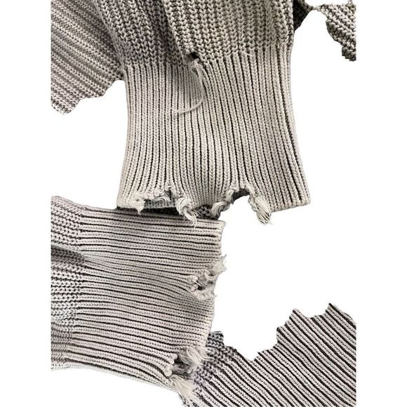 Distressed gray sweater - Picture 3 of 5